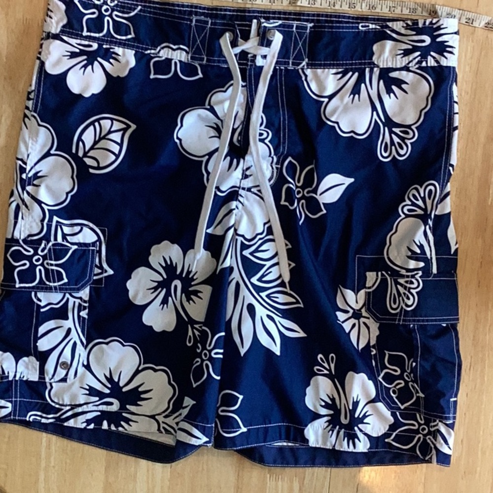 Men’s Merona Swim Trunks, Size Large, NEW condition, run big. Only worn once.
